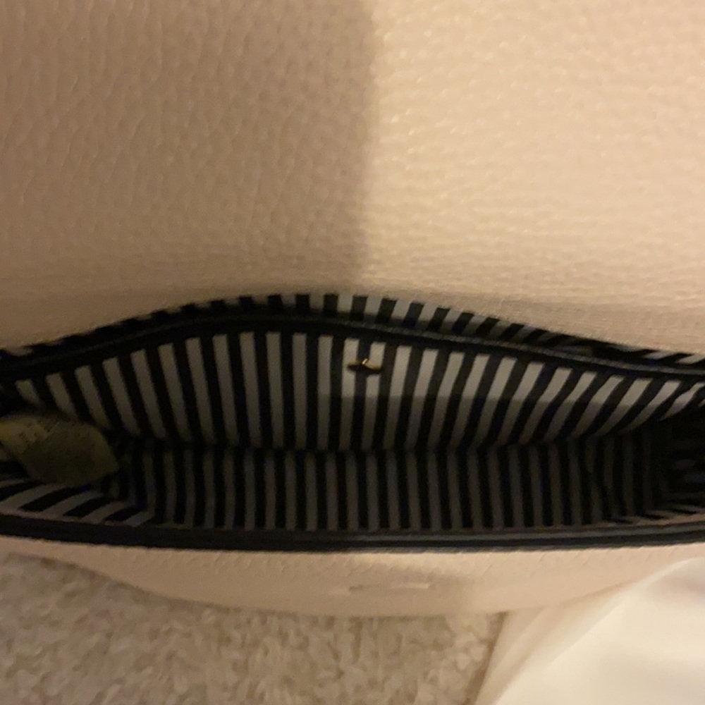 Purse - Picture 2 of 3